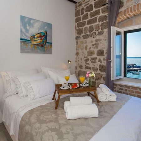 Seafront Apartment In Historical Cippico Castle Kaštela Exteriér fotografie