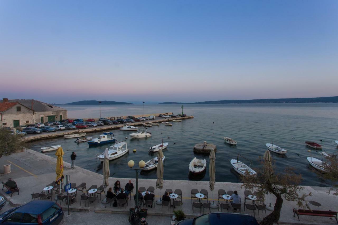 Seafront Apartment In Historical Cippico Castle Kaštela Exteriér fotografie