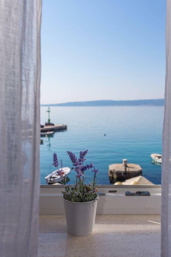 Seafront Apartment In Historical Cippico Castle Kaštela Exteriér fotografie