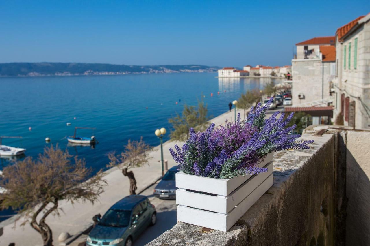 Seafront Apartment In Historical Cippico Castle Kaštela Exteriér fotografie