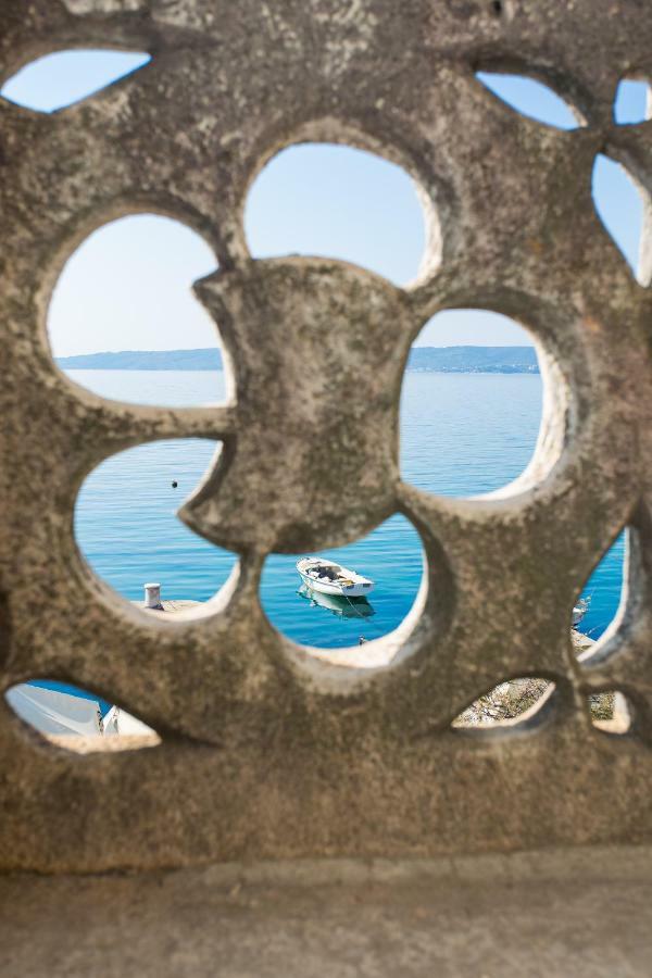 Seafront Apartment In Historical Cippico Castle Kaštela Exteriér fotografie