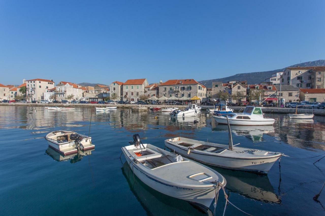 Seafront Apartment In Historical Cippico Castle Kaštela Exteriér fotografie