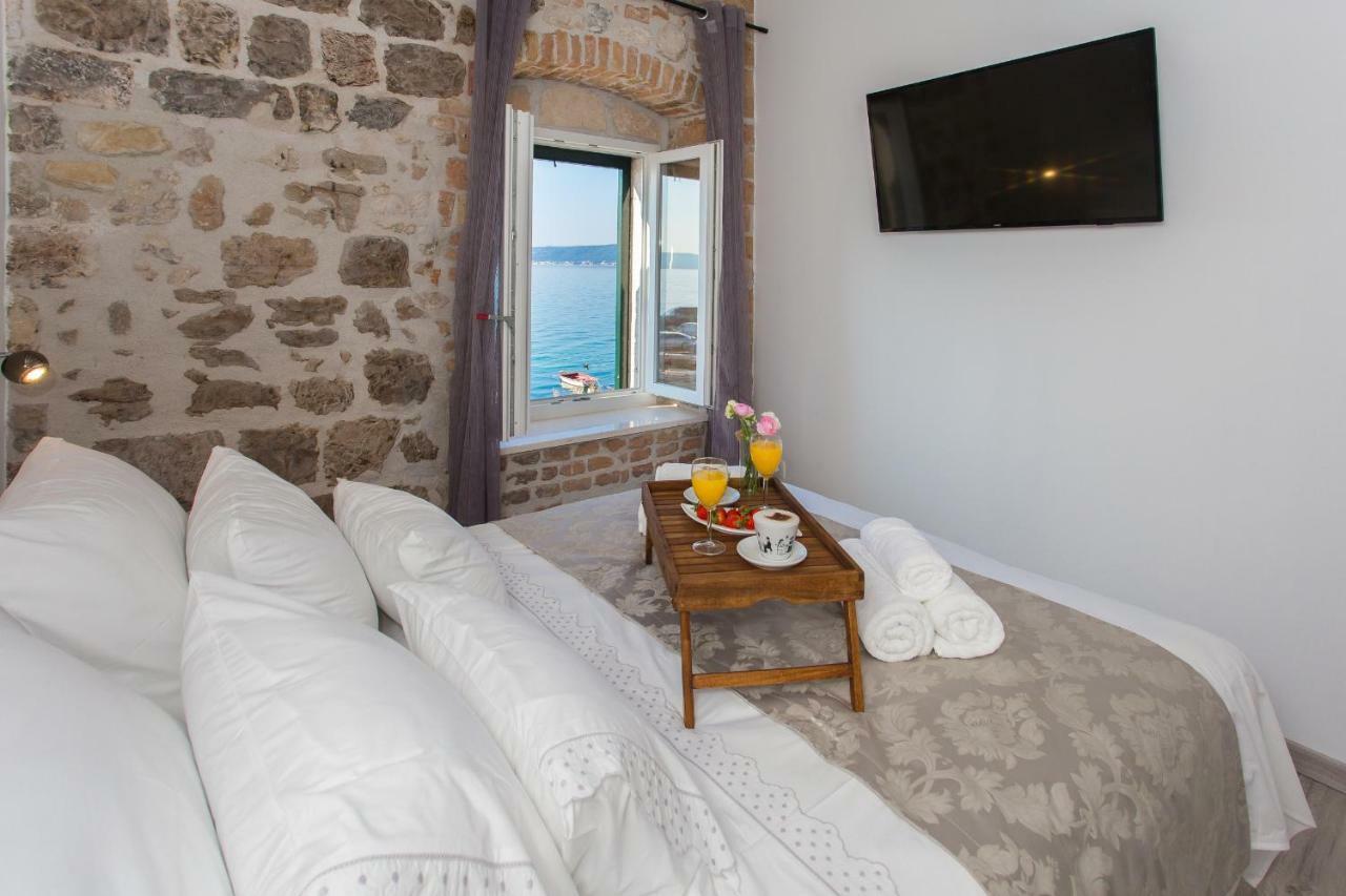 Seafront Apartment In Historical Cippico Castle Kaštela Exteriér fotografie