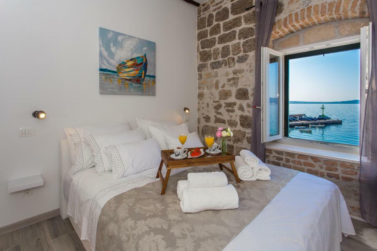 Seafront Apartment In Historical Cippico Castle Kaštela Exteriér fotografie