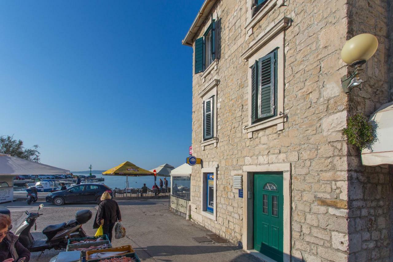 Seafront Apartment In Historical Cippico Castle Kaštela Exteriér fotografie